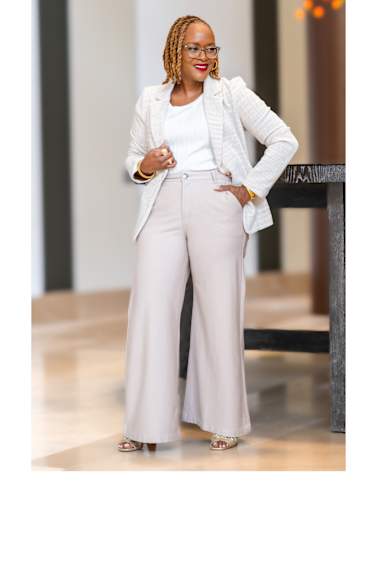 The image shows a petite woman in heads-to-toe whites: a tweed blazer, a white t-shirt, cream wide-leg trousers and open-toed heels.