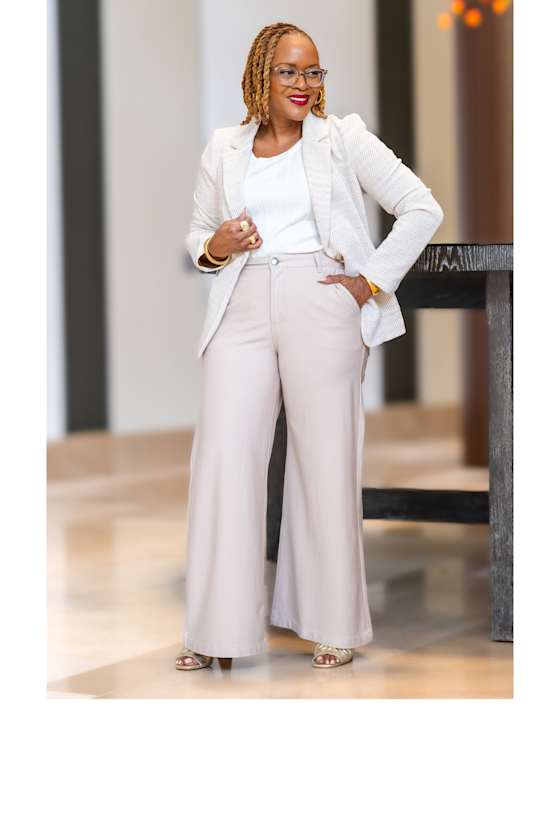 The image shows a petite woman in heads-to-toe whites: a tweed blazer, a white t-shirt, cream wide-leg trousers and open-toed heels.
