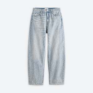 Stitch Fix women's light wash barrel jeans